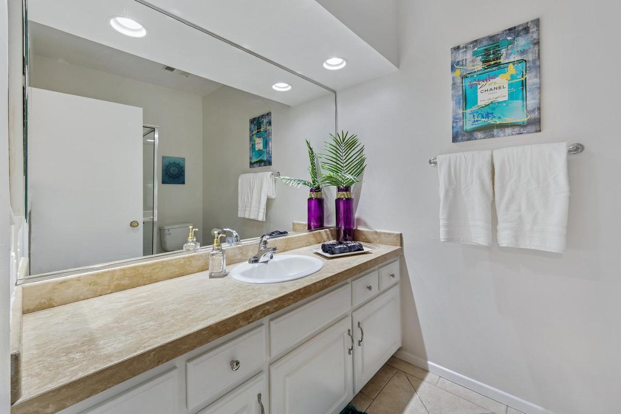 Beverly Hills Chic 2 Bed 2Bath With Patio And Parking 309 Los Angeles Exteriör bild