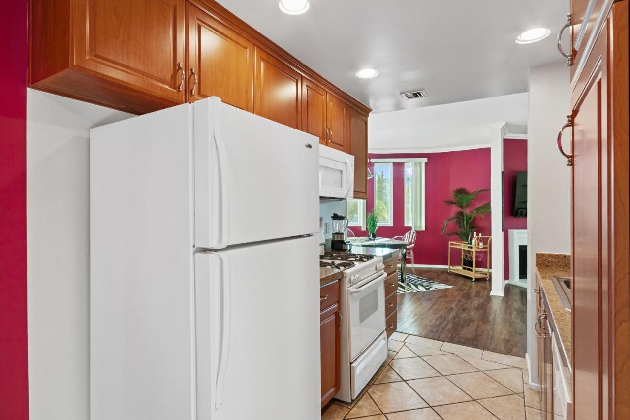 Beverly Hills Chic 2 Bed 2Bath With Patio And Parking 309 Los Angeles Exteriör bild