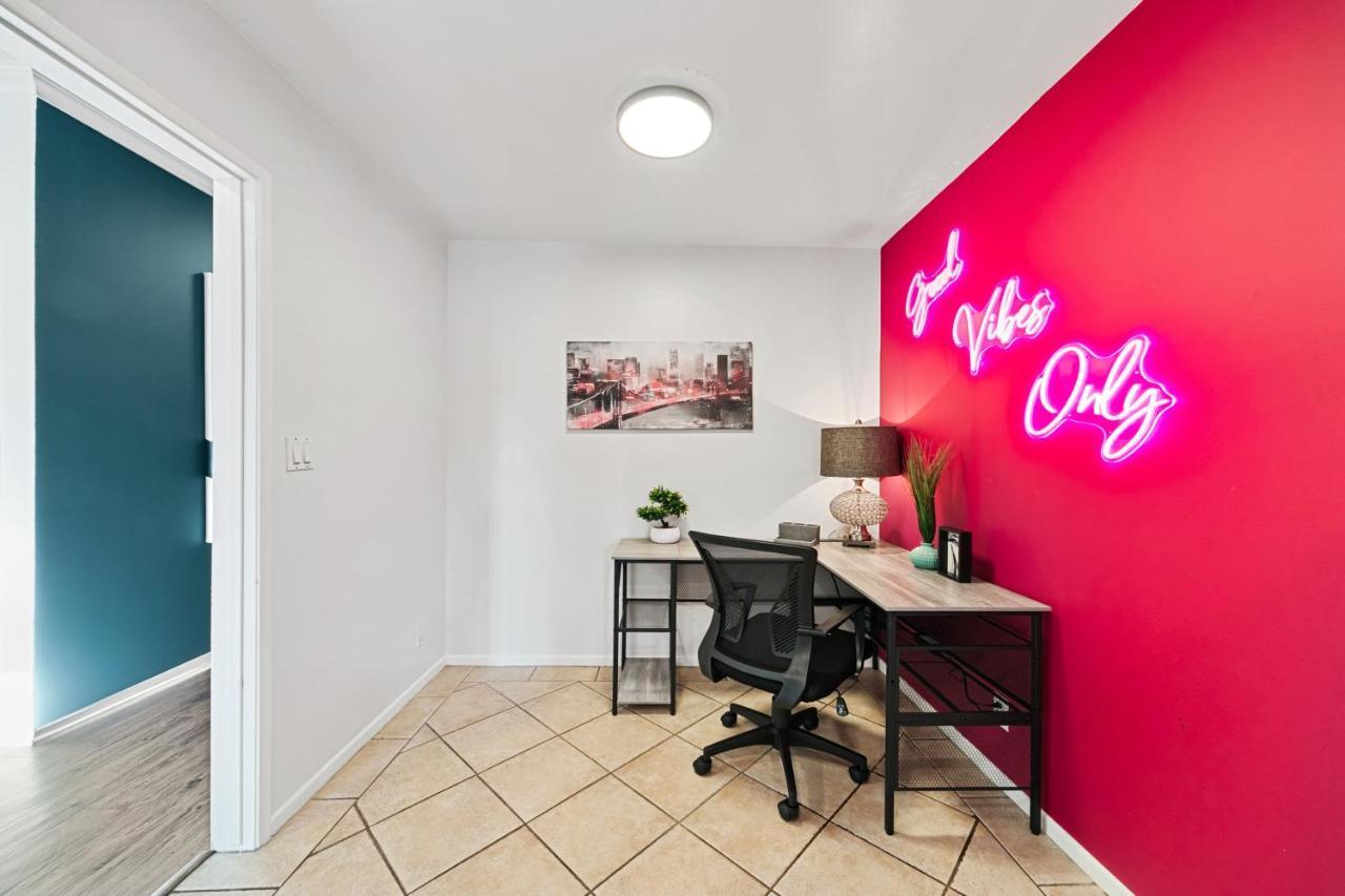 Beverly Hills Chic 2 Bed 2Bath With Patio And Parking 309 Los Angeles Exteriör bild