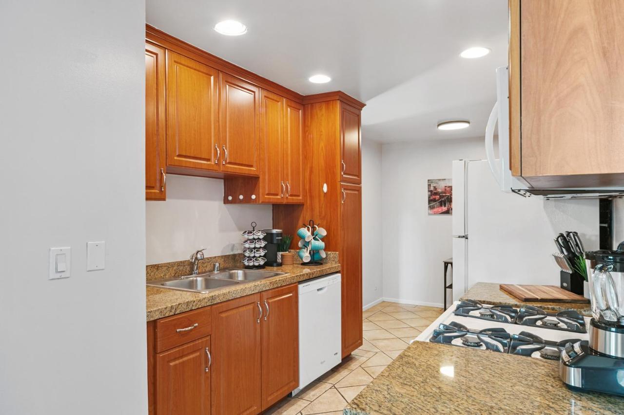 Beverly Hills Chic 2 Bed 2Bath With Patio And Parking 309 Los Angeles Exteriör bild