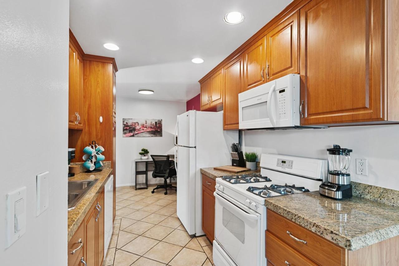 Beverly Hills Chic 2 Bed 2Bath With Patio And Parking 309 Los Angeles Exteriör bild
