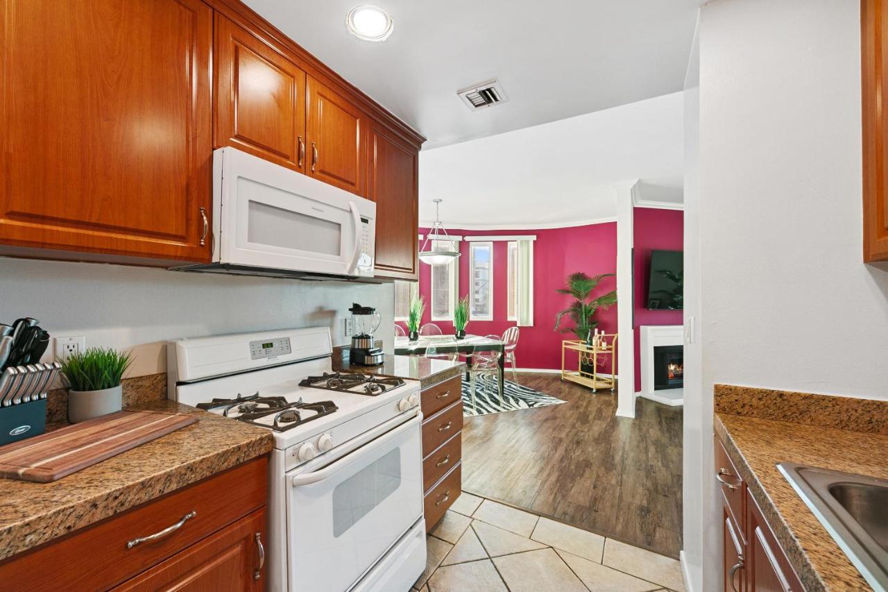 Beverly Hills Chic 2 Bed 2Bath With Patio And Parking 309 Los Angeles Exteriör bild